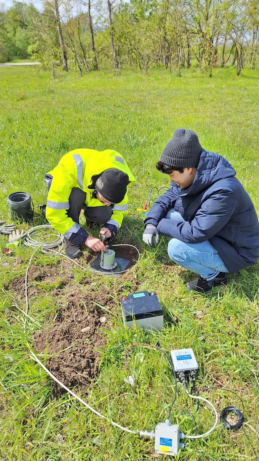 Preparing a seismic instrument at the tunnel experiment.